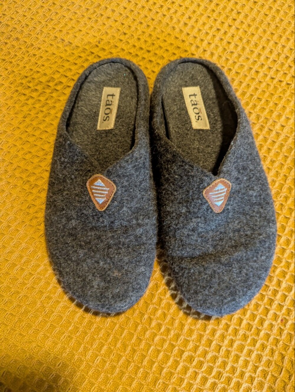 Taos Footwear Women's Dark Gray Felt Slip-On Slippers, 39 - Picture 2 of 4